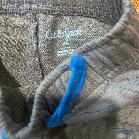 Cat & Jack Shark Pull on Sweatshorts Grey 2T - Picture 2 of 2